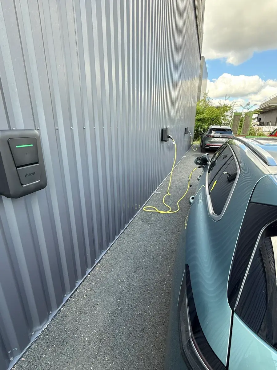 Installation de borne de recharge IRVE à Chasseneuil-sur-Bonnieure